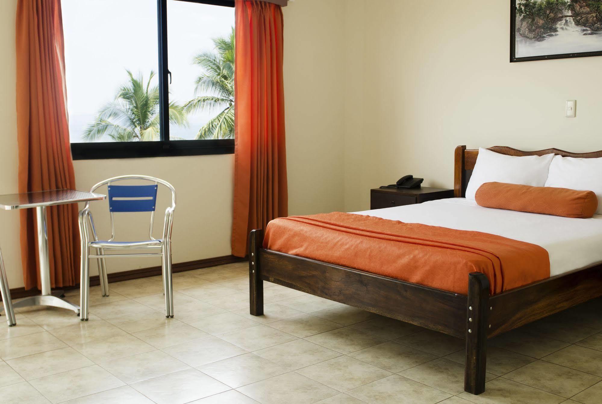 Hotel Puntarenas Beach Exterior photo